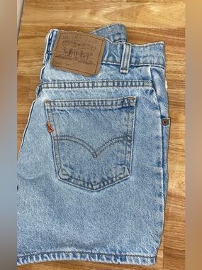 Women Levi shorts